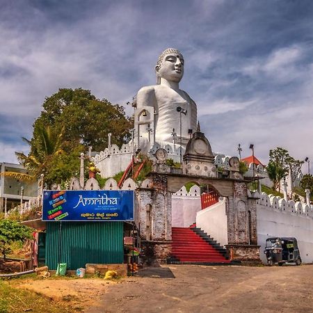 Oyo 386 White Villa Tourist Guest Канди Экстерьер фото