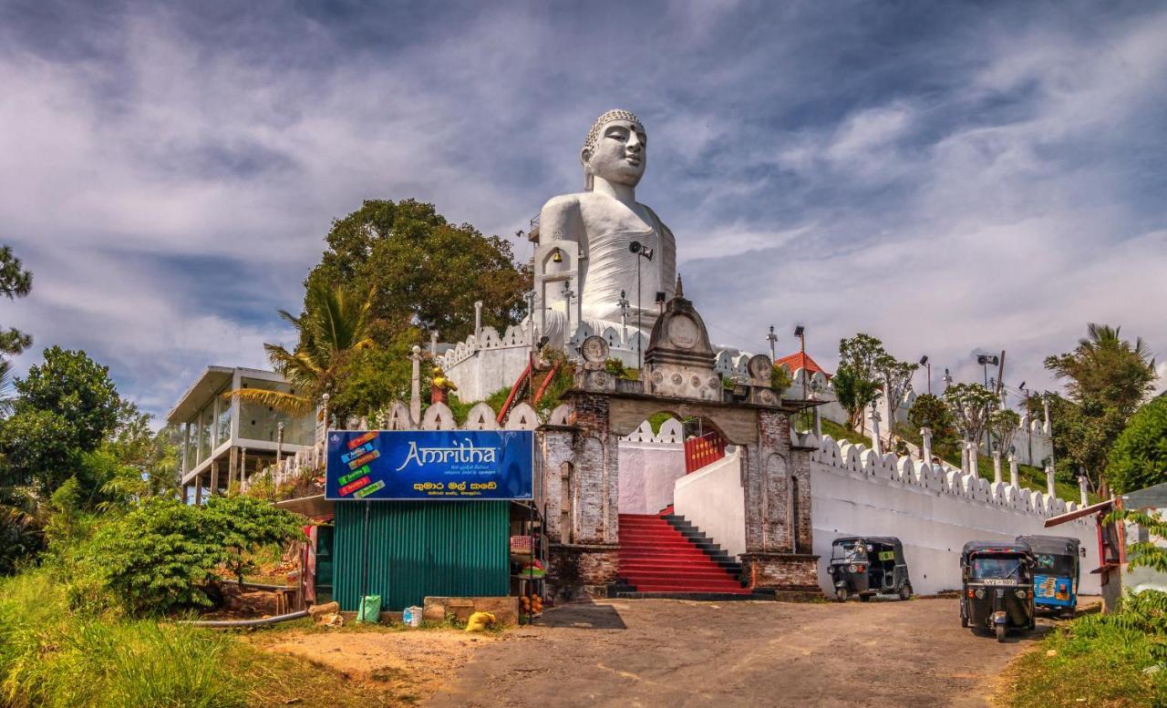 Oyo 386 White Villa Tourist Guest Канди Экстерьер фото